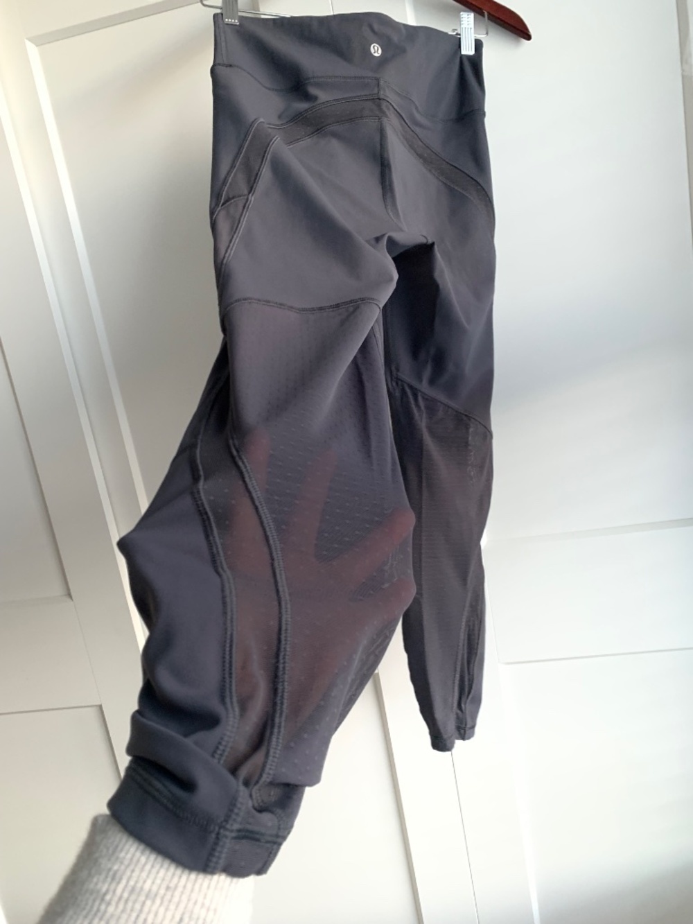 Lululemon Women’s Revitalize Tight Gray Legging back knee mesh size 8 - Picture 6 of 13